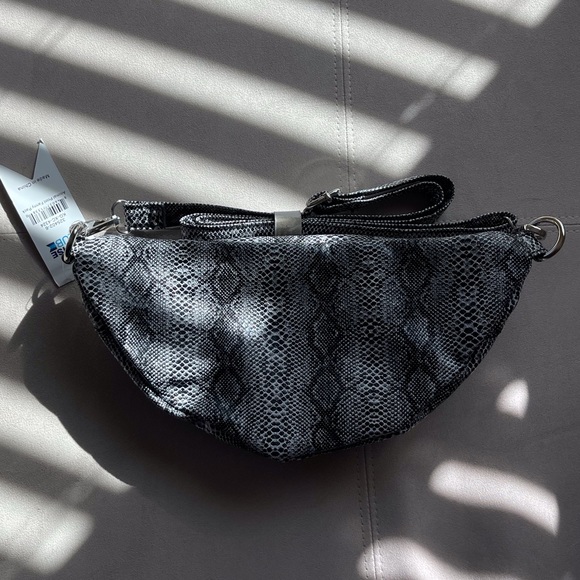 Cruise Club snake skin Fanny pack - Picture 2 of 2